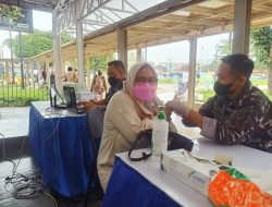 Jelang Lebaran, TNI AL Gelar Vaksinasi di Stasiun Manggarai
