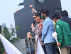 Kapolri Dampingi Wakil Pimpinan DPR Temui Pendemo