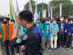 Demo Tolak Penundaan Pemilu, Mahasiswa Mulai Berdatangan ke DPR