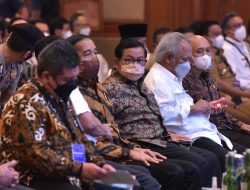 Sentil Pejabat, Jokowi: Uang Rakyat Jangan untuk Beli Produk Impor
