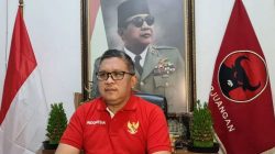 Hasto Kritik Keberadaan Elite Relawan Jokowi